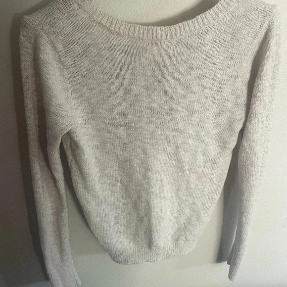 Hollister women's ivory v-neck sweater size XS - Picture 2 of 3